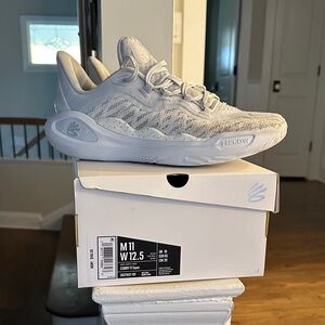 Like New Under Armour Curry 11 Basketball Sneakers in Light Gray